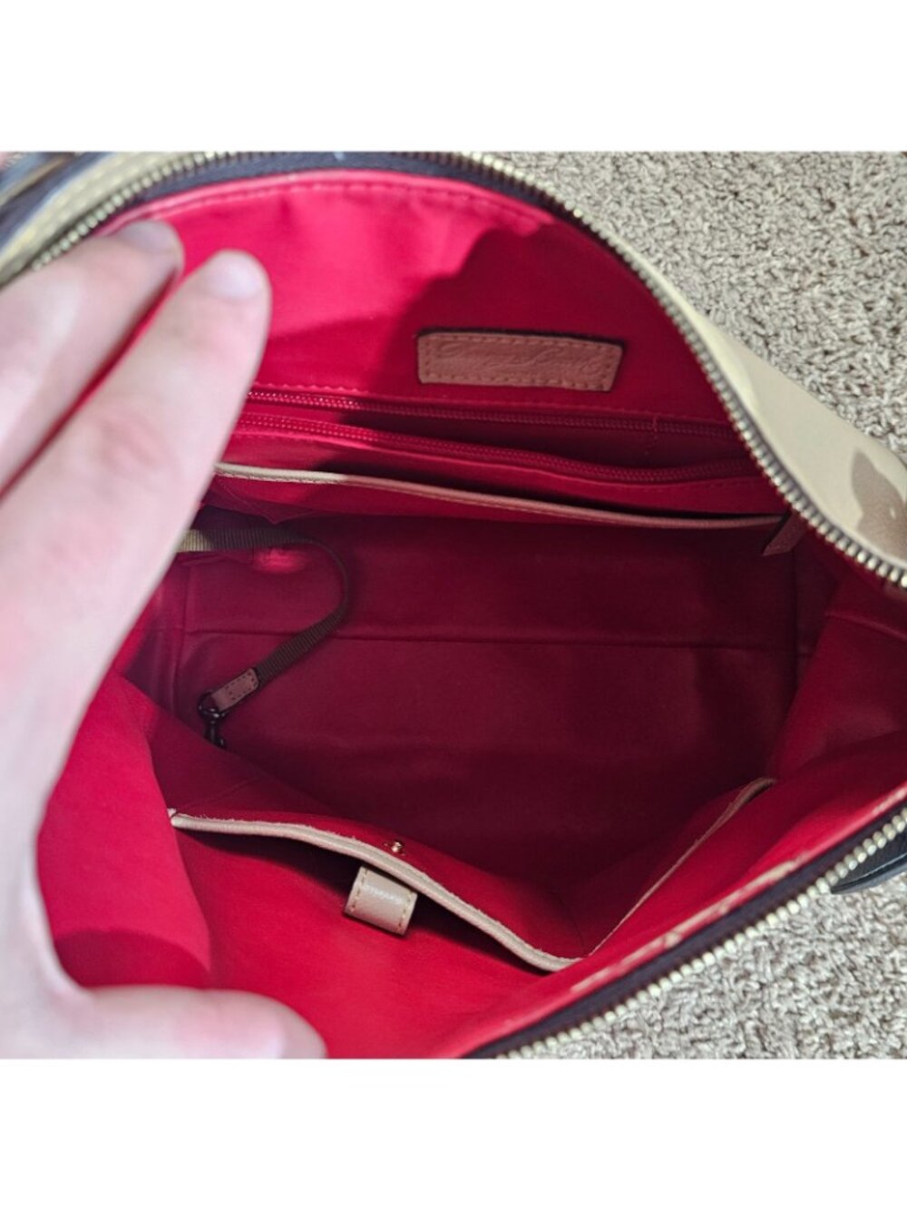 Dooney & Bourke 2 Tone Beige Black Pebbled Leather Shoulder Hobo Bag and Wallet - Picture 5 of 16